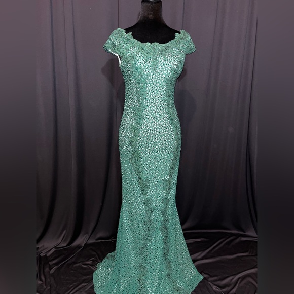 LARA Lace & Beaded Emerald Evening Gown NEW - Picture 1 of 16